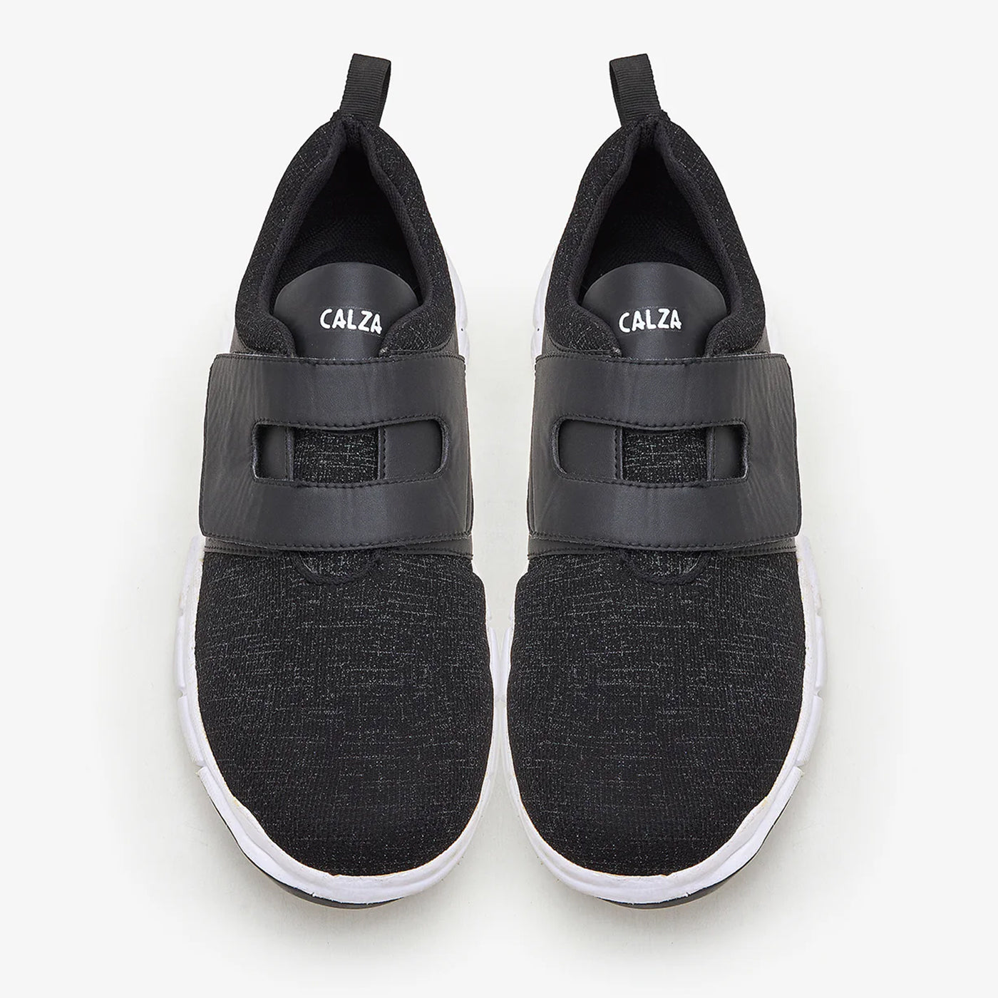 black sports shoes